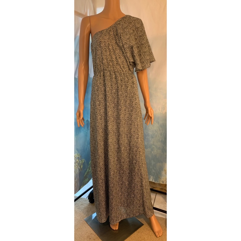 Bar lll Long Black and White Off Shoulder maxi dress size xs
